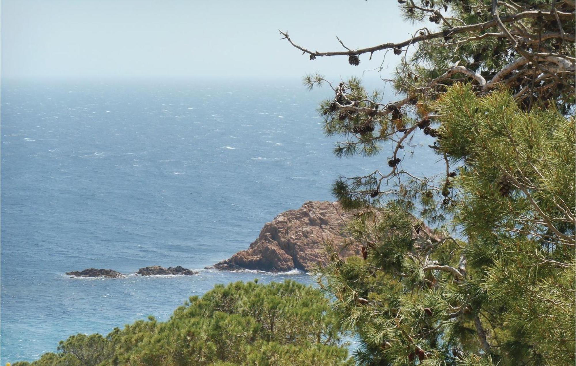 2 Bedroom Amazing Apartment In Tossa De Mar Exterior photo